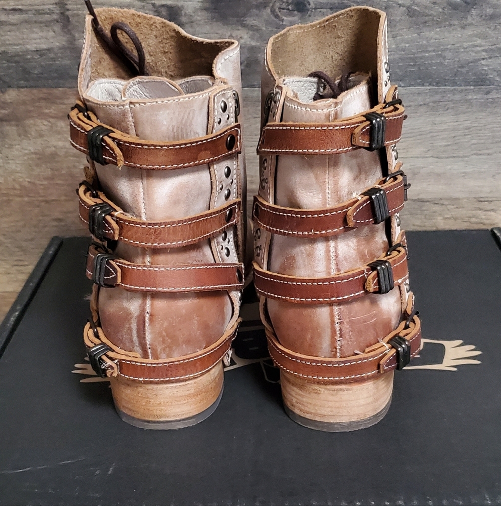 Freebird Rynne Taupe distressed leather flat booties size 7 - Picture 3 of 8